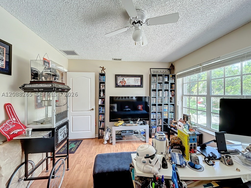 1342 NW 195th Ave, Pembroke Pines FL 33029