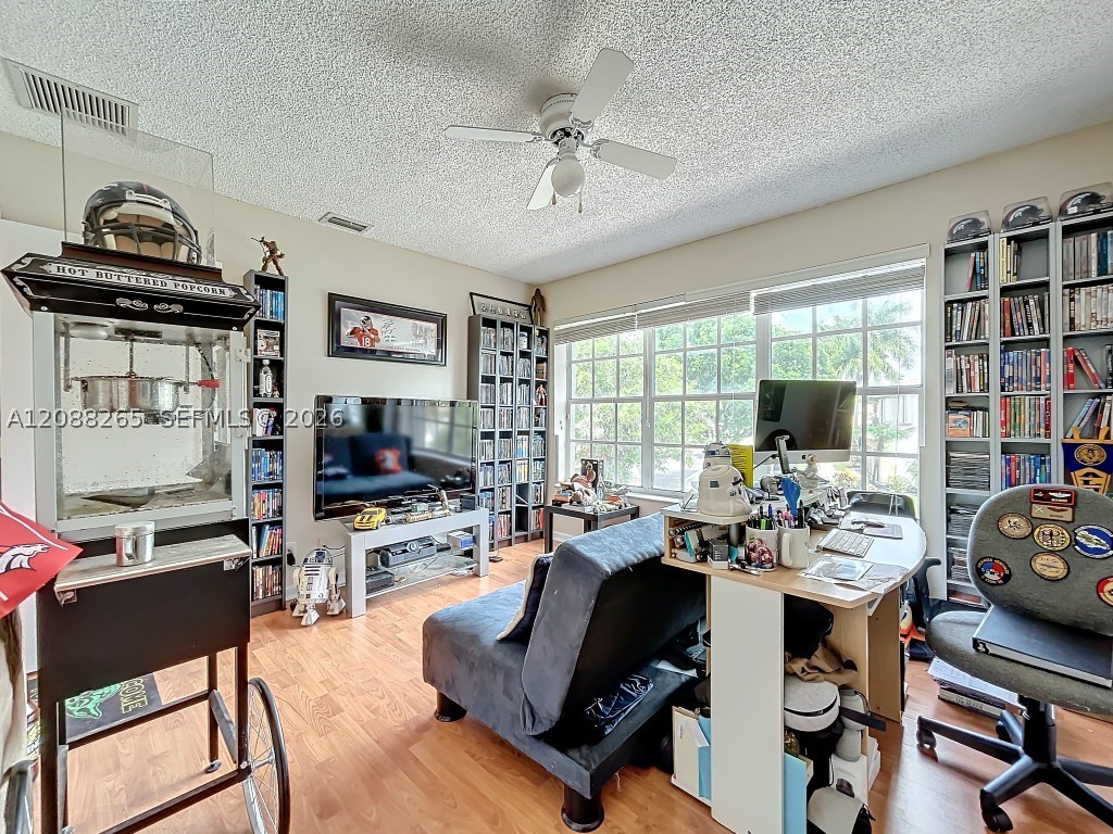 1342 NW 195th Ave, Pembroke Pines FL 33029
