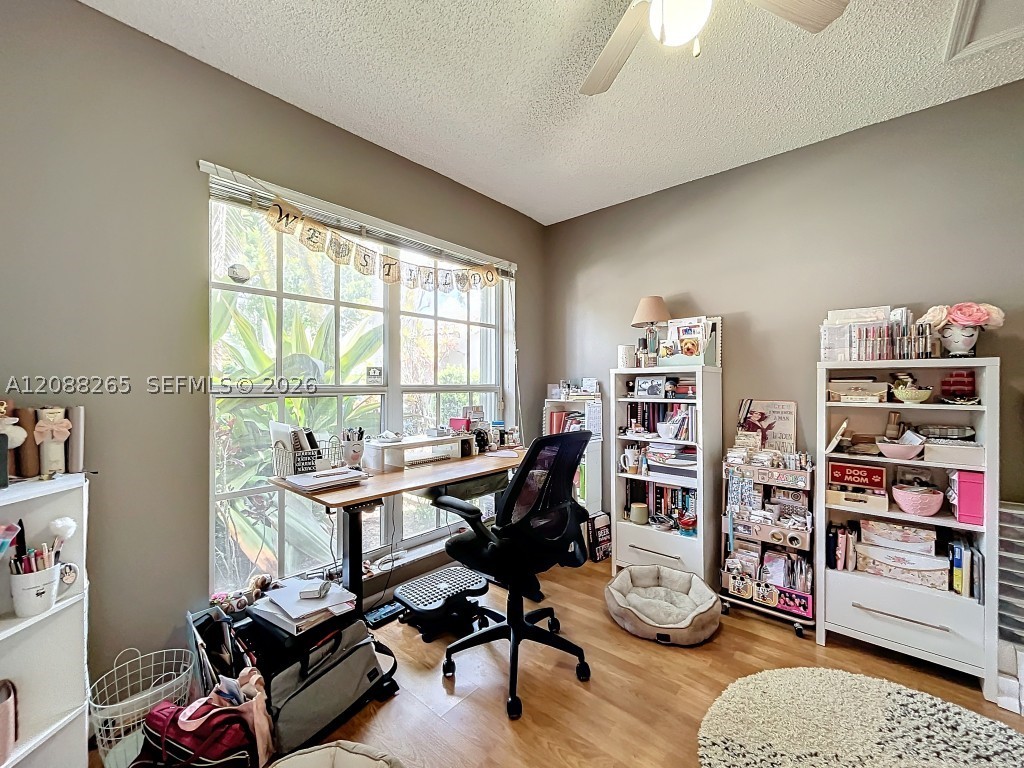 1342 NW 195th Ave, Pembroke Pines FL 33029