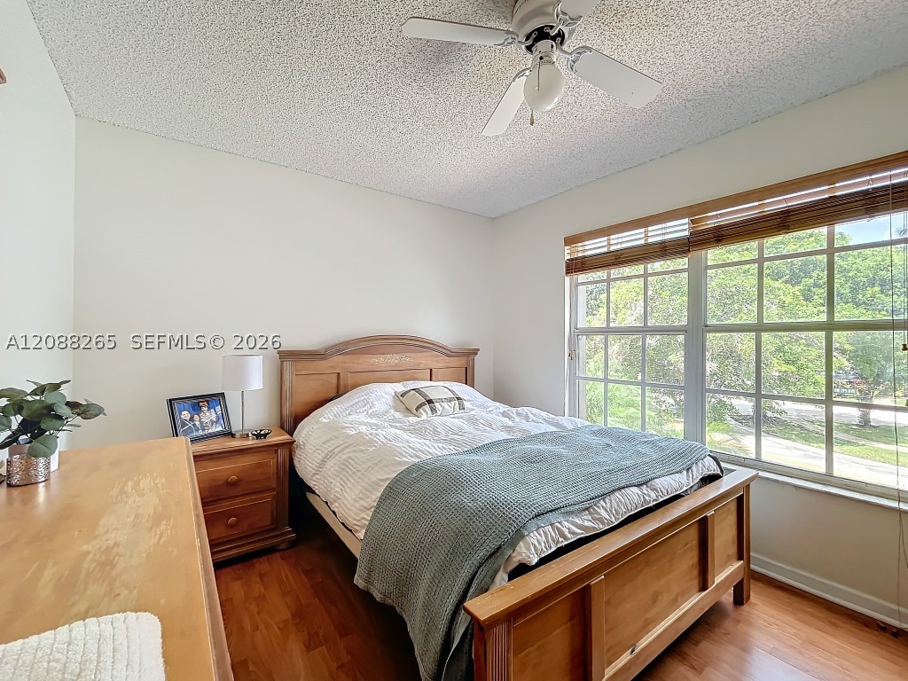 1342 NW 195th Ave, Pembroke Pines FL 33029