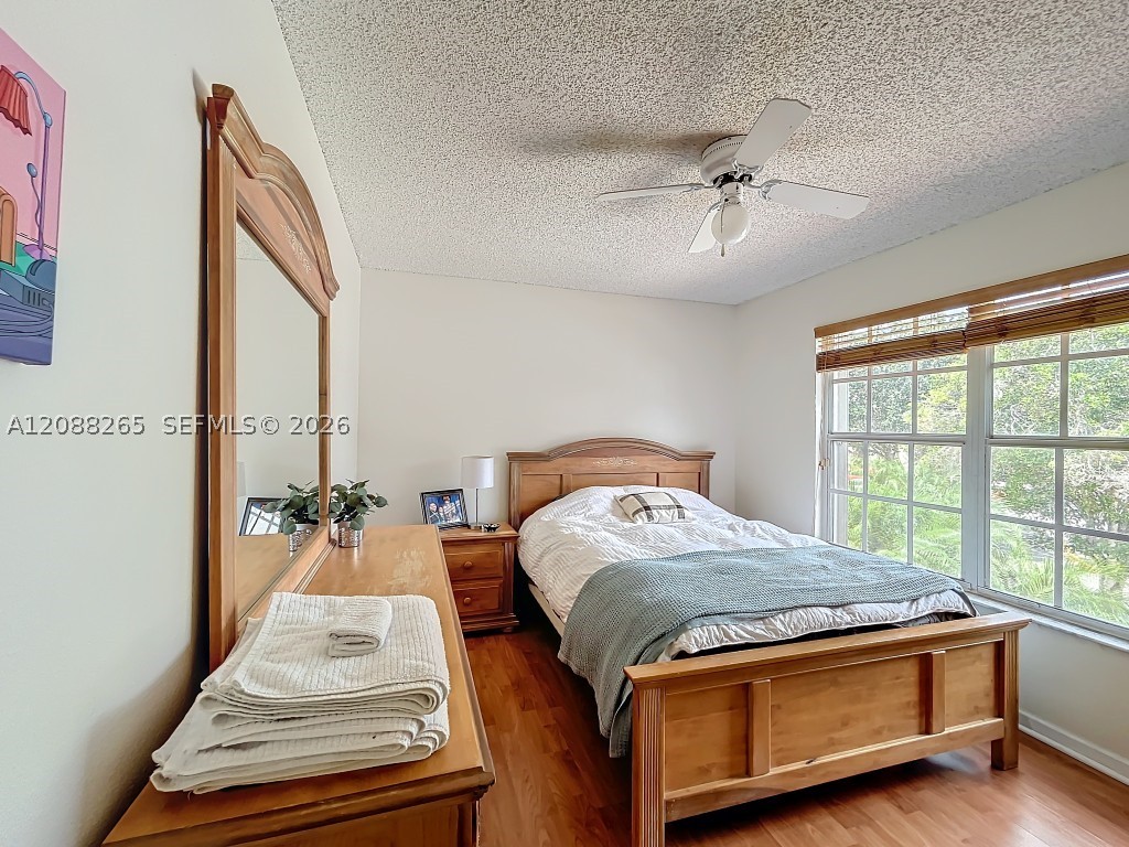 1342 NW 195th Ave, Pembroke Pines FL 33029