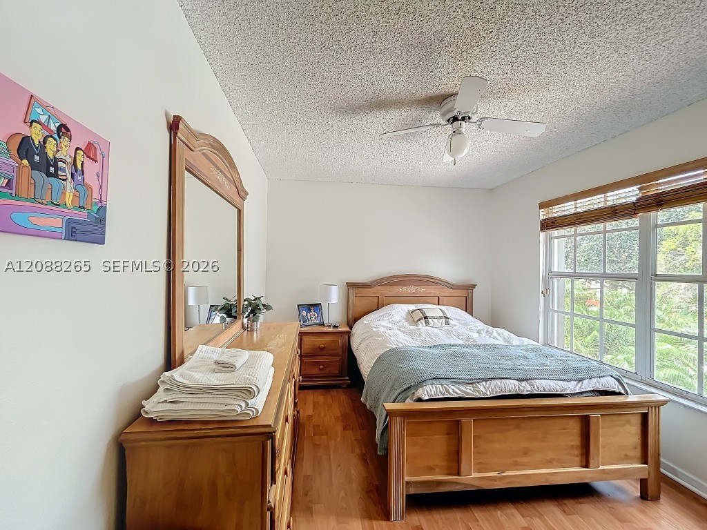 1342 NW 195th Ave, Pembroke Pines FL 33029
