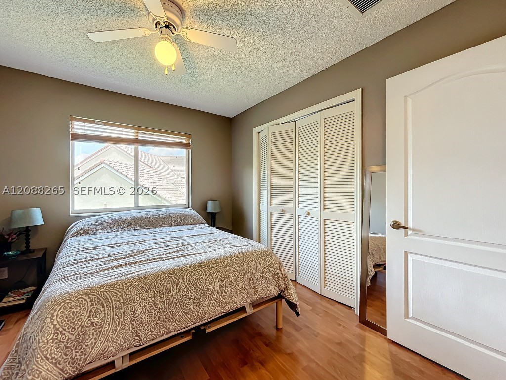 1342 NW 195th Ave, Pembroke Pines FL 33029
