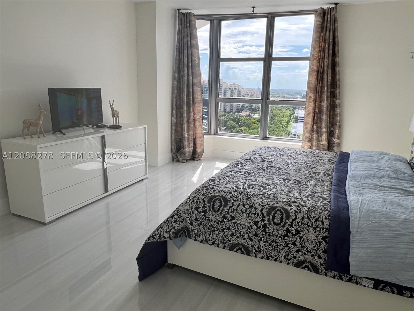 3530 Mystic Pointe Dr #1903, Aventura FL 33180