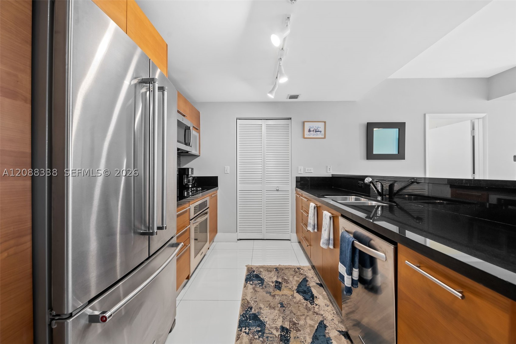 253 NE 2nd St #2501, Miami FL 33132
