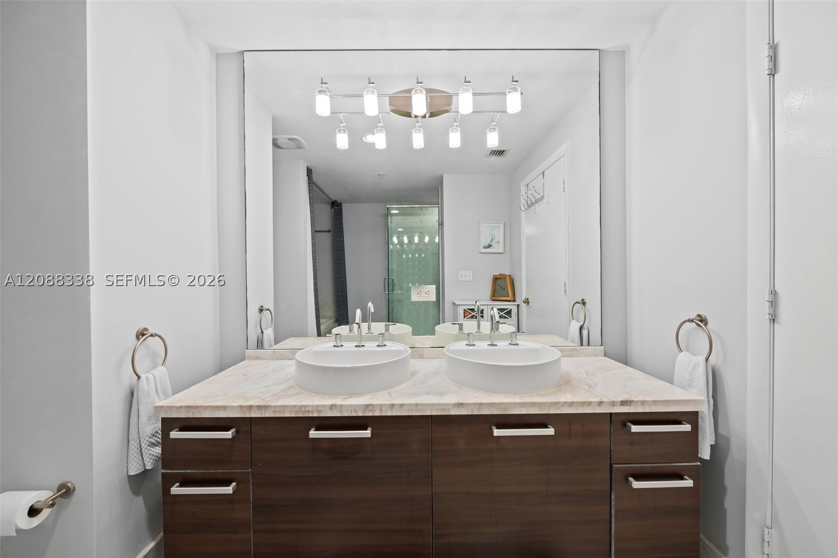 253 NE 2nd St #2501, Miami FL 33132