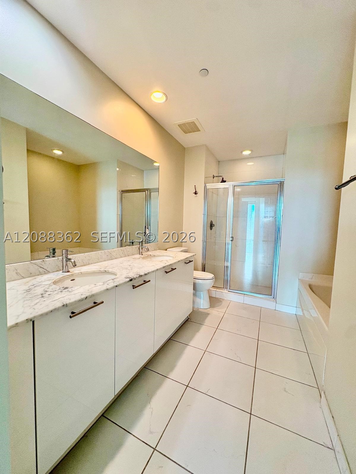 950 Brickell Bay Dr #4505, Miami FL 33131