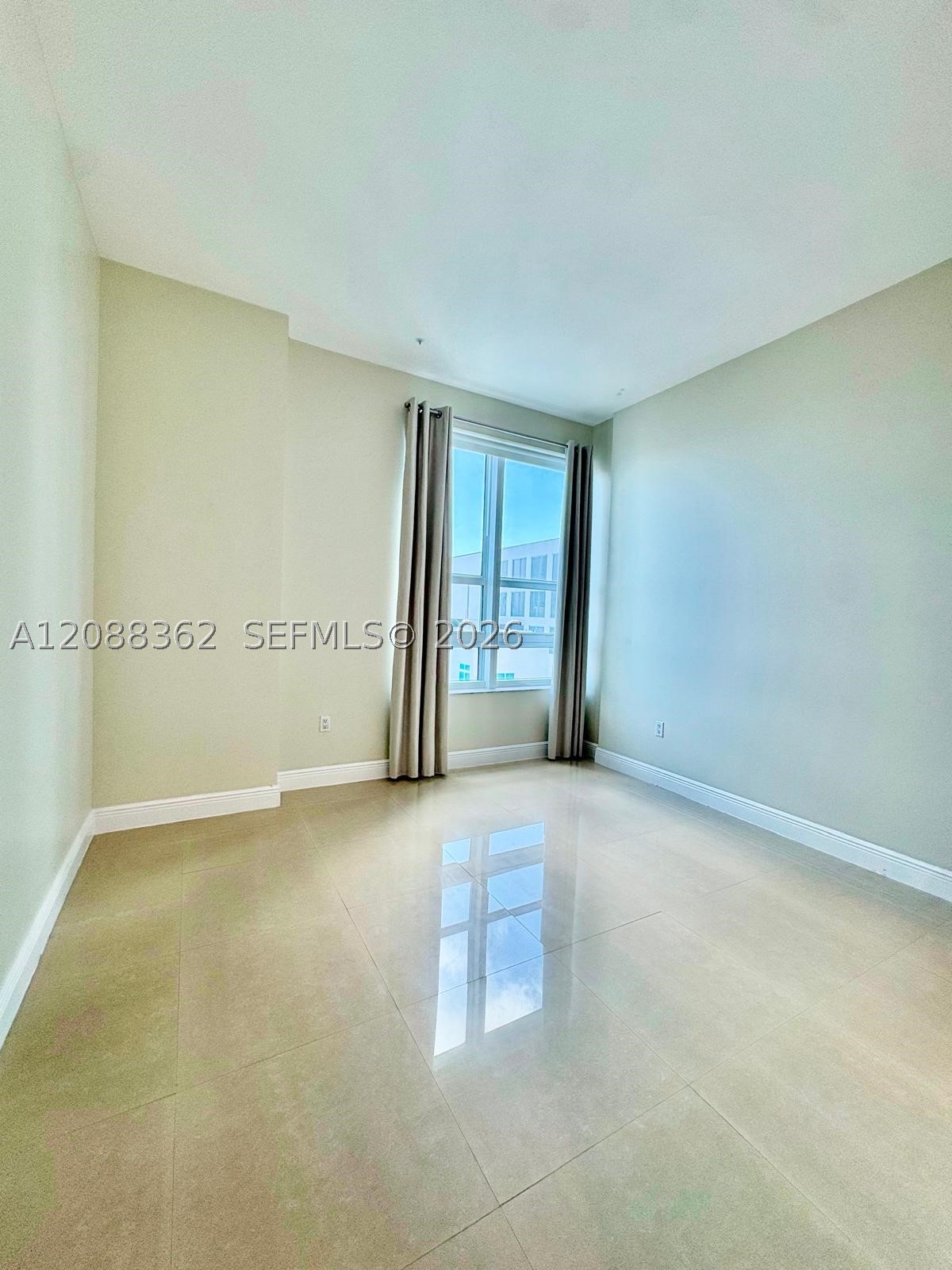 950 Brickell Bay Dr #4505, Miami FL 33131
