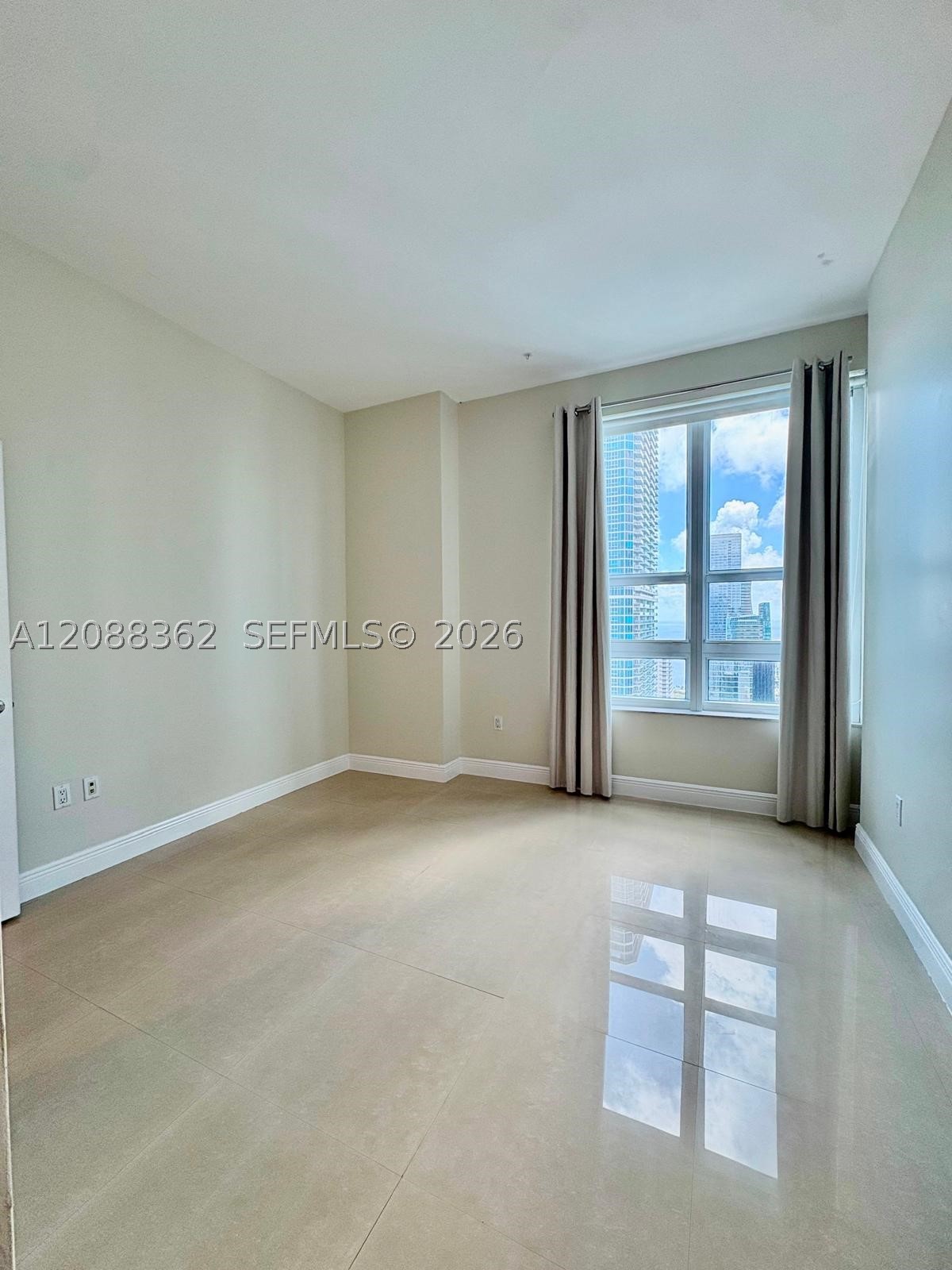 950 Brickell Bay Dr #4505, Miami FL 33131