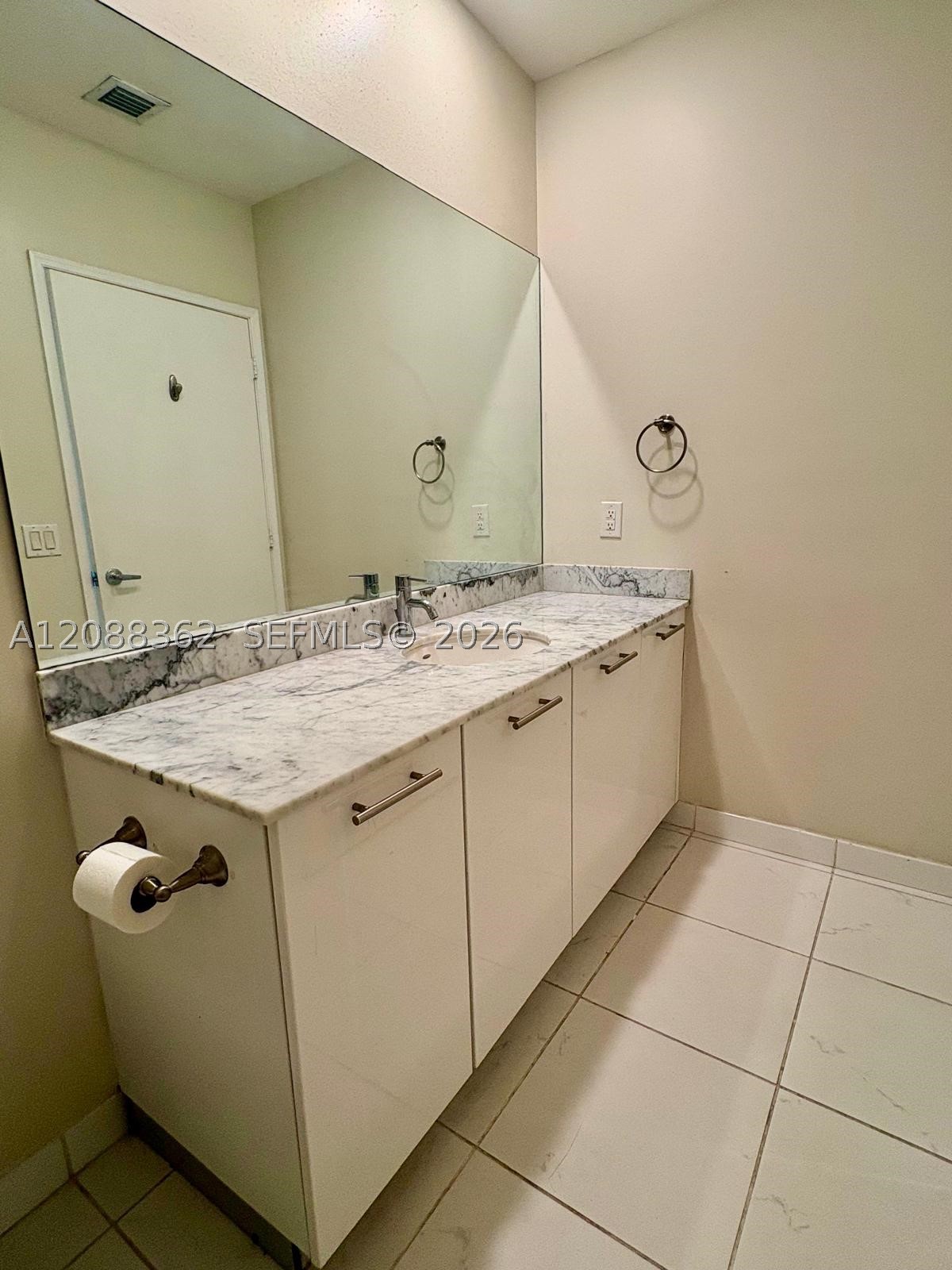 950 Brickell Bay Dr #4505, Miami FL 33131