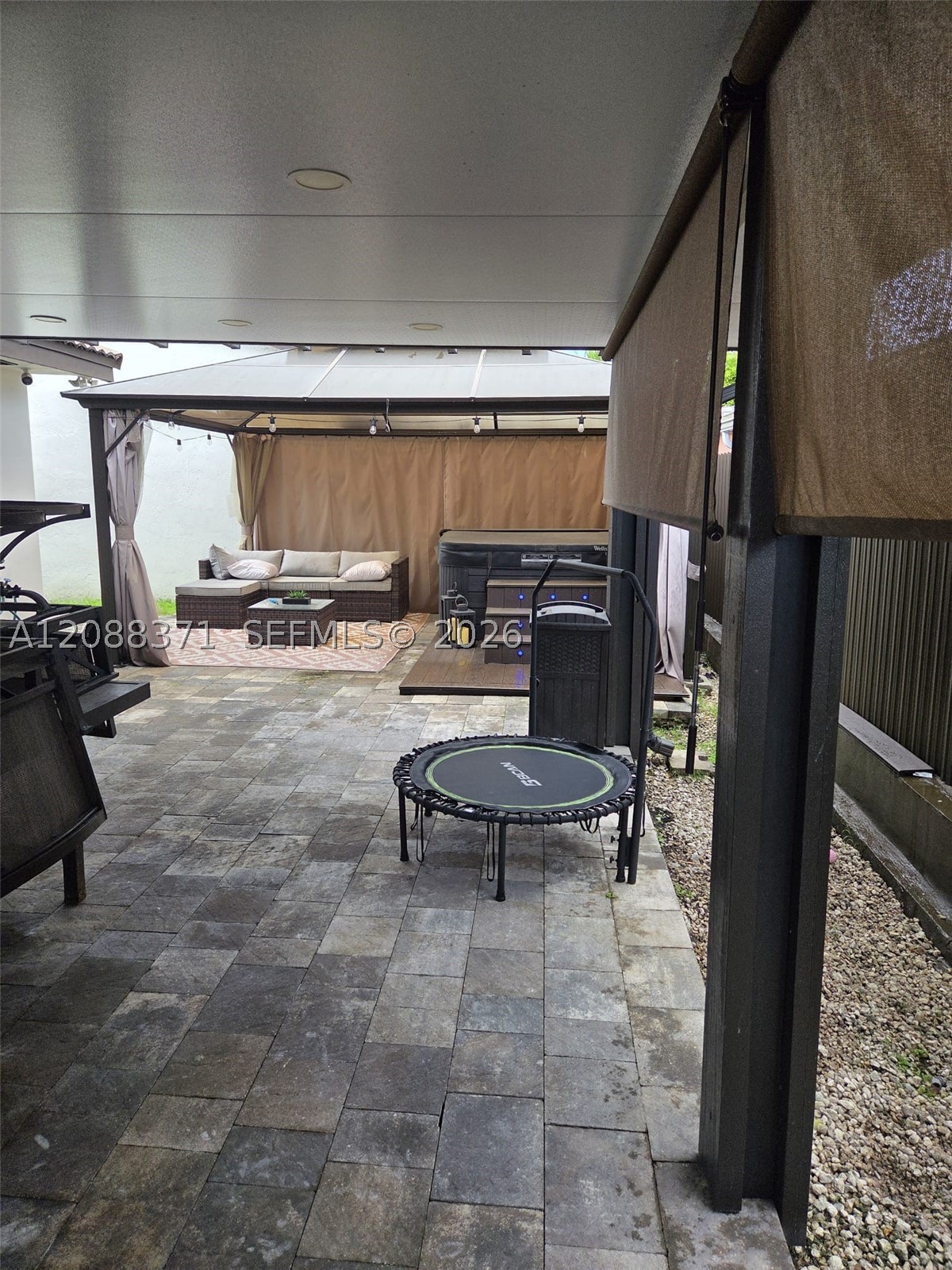 9085 NW 117th St, Hialeah Gardens FL 33018