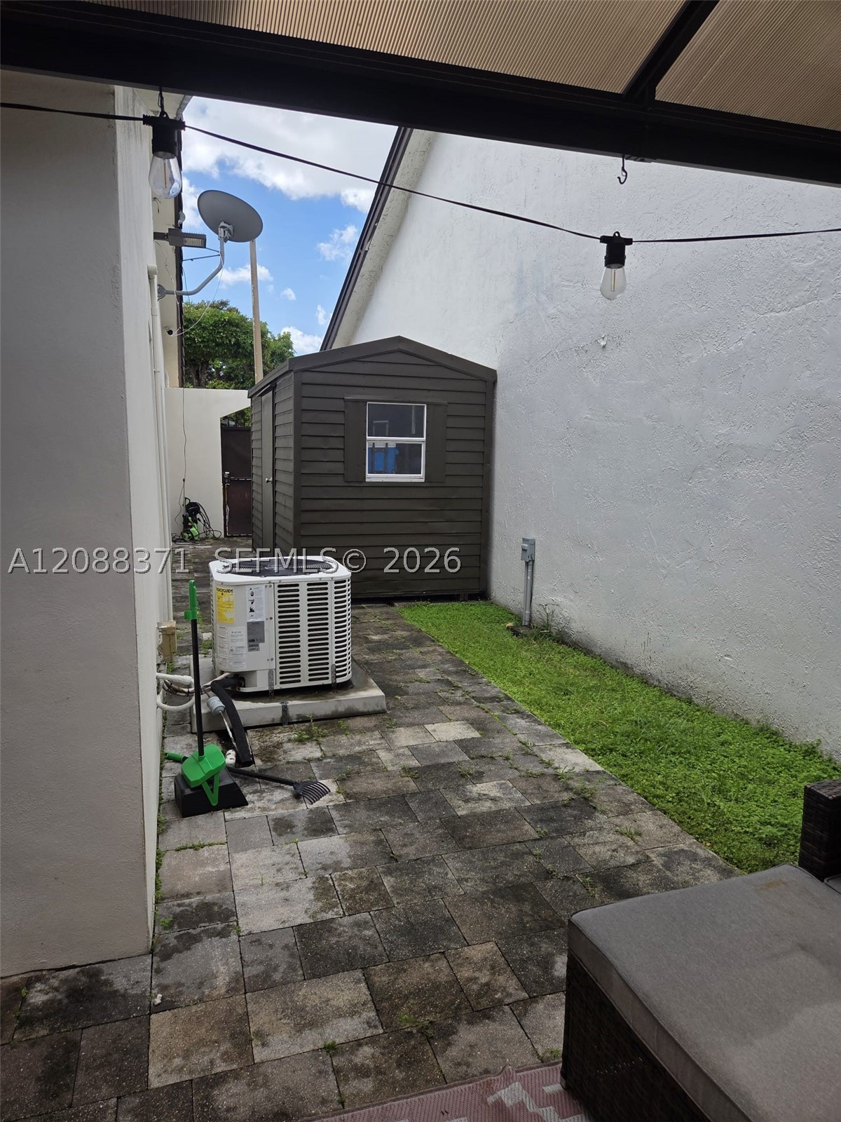 9085 NW 117th St, Hialeah Gardens FL 33018