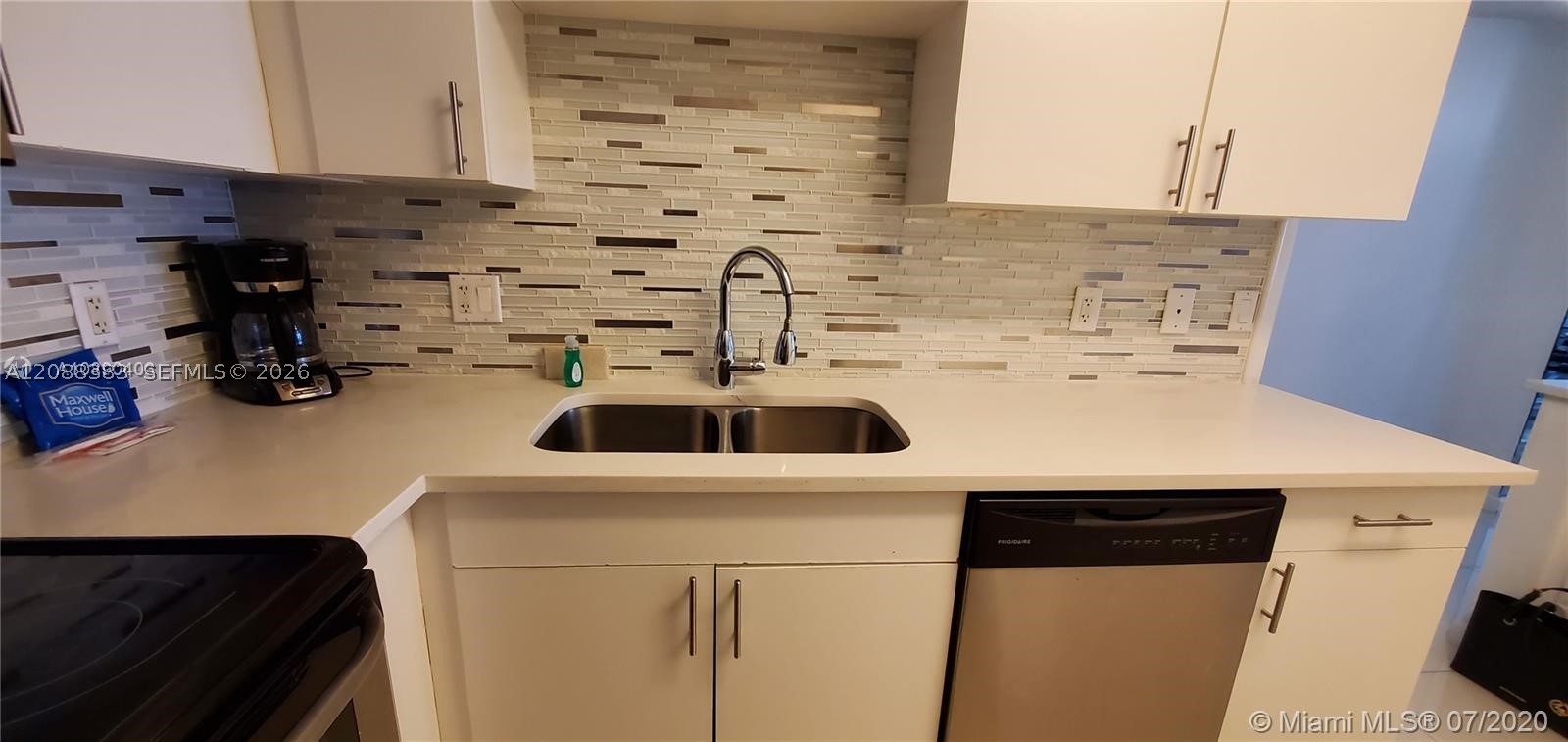 185 SE 14th Ter #1203, Miami FL 33131