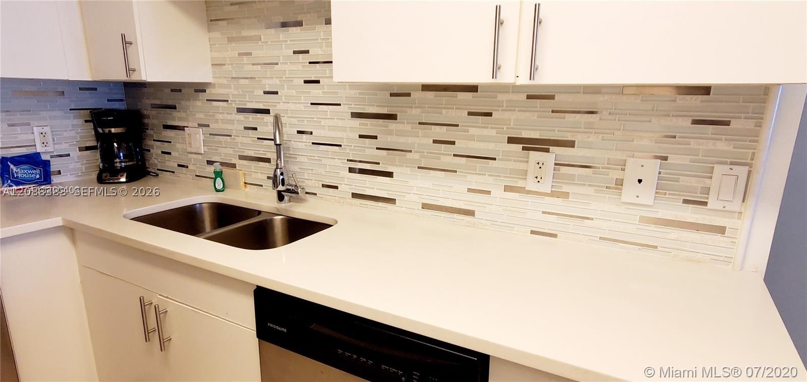185 SE 14th Ter #1203, Miami FL 33131