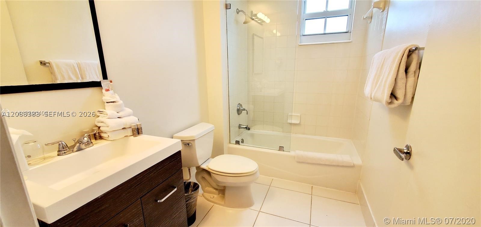 185 SE 14th Ter #1203, Miami FL 33131
