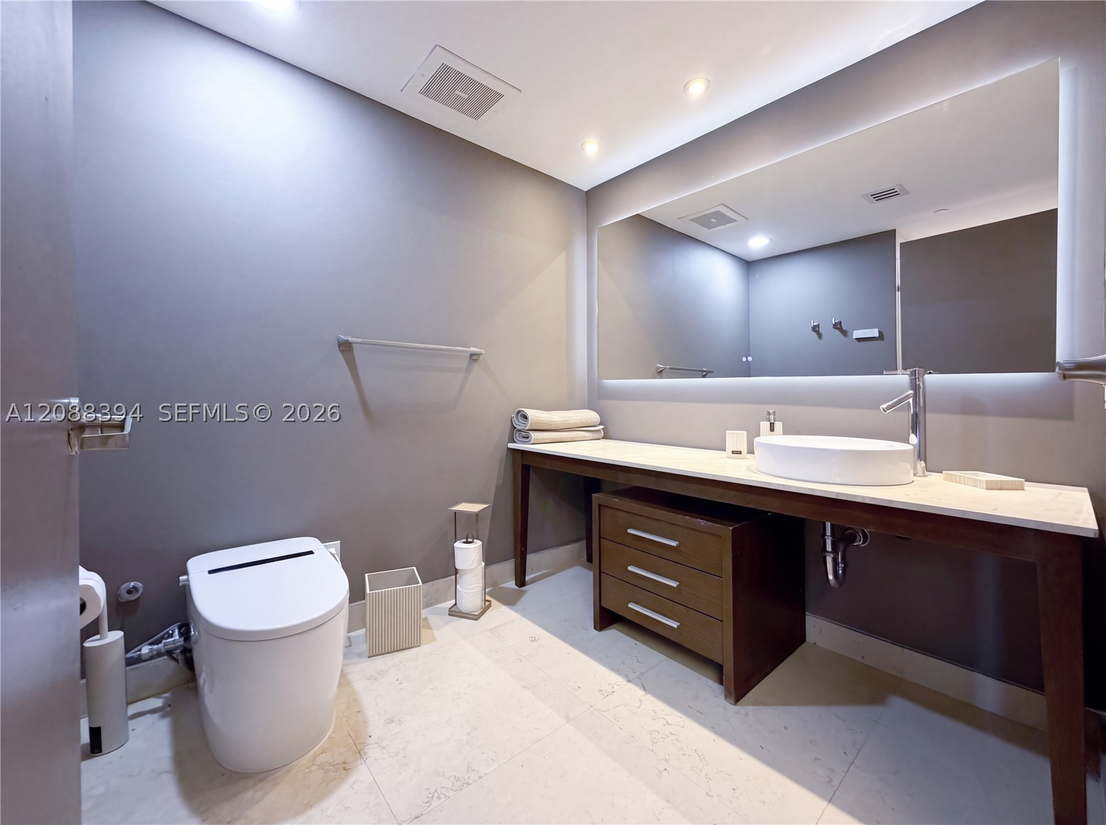 465 Brickell Ave #5704, Miami FL 33131