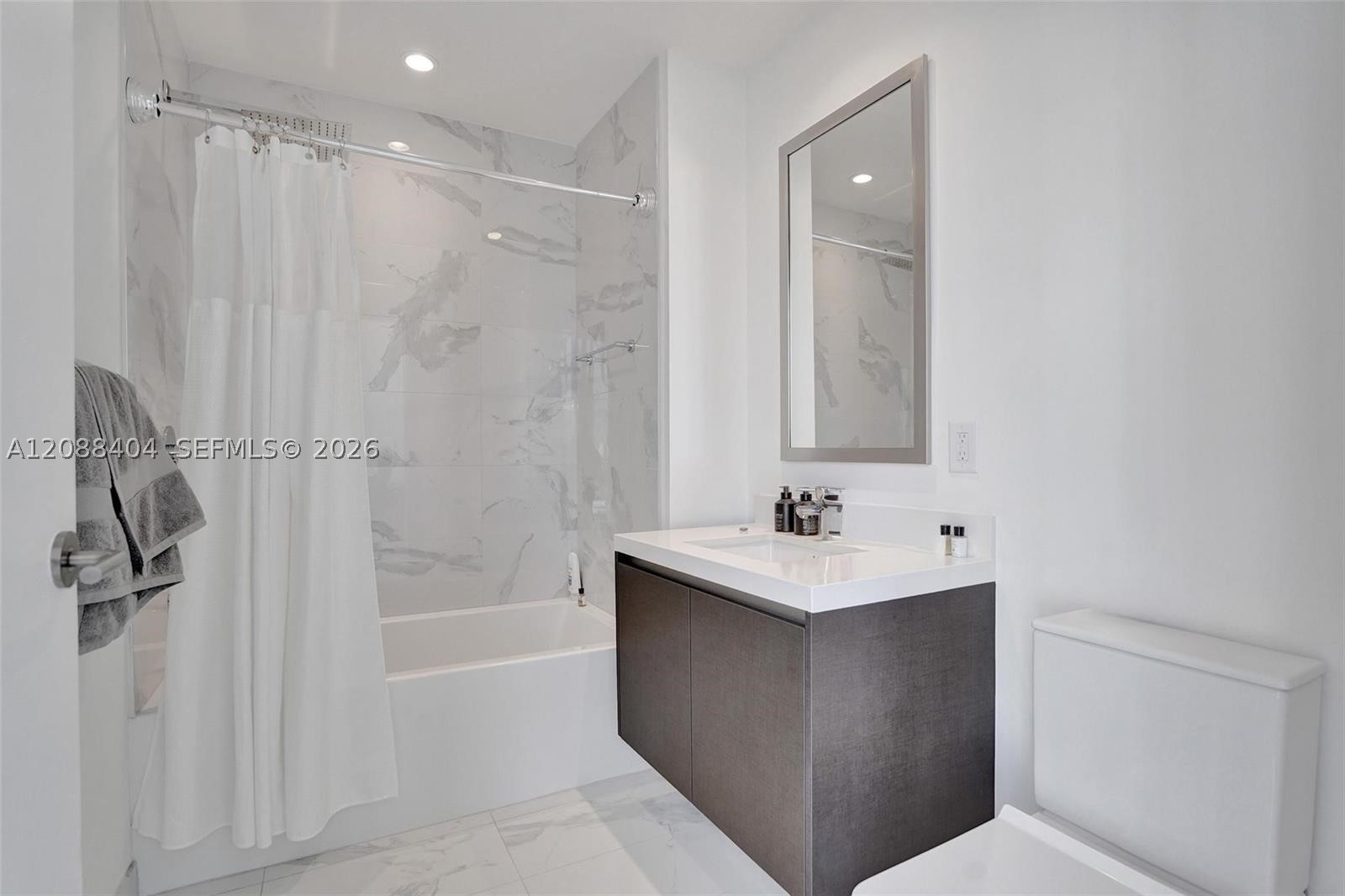 851 NE 1st Ave #1403, Miami FL 33132