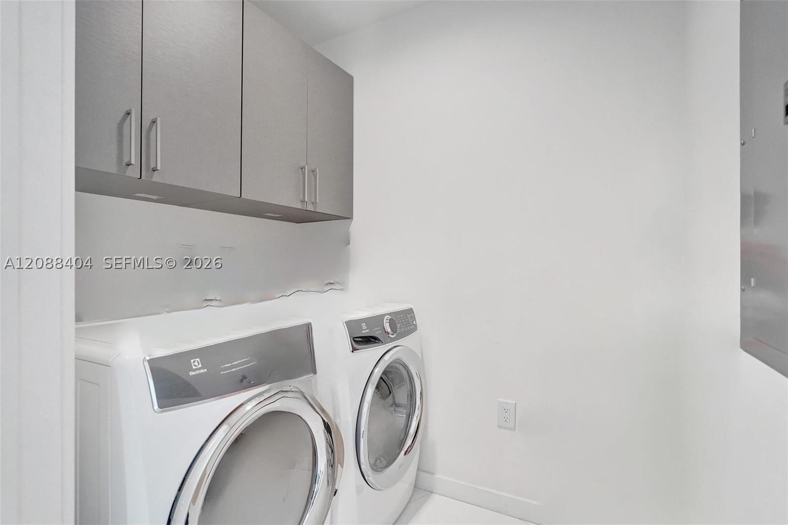 851 NE 1st Ave #1403, Miami FL 33132