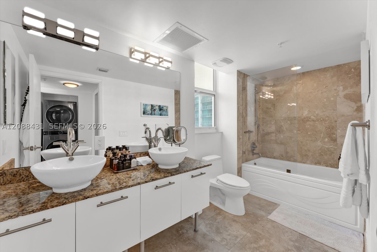 41 SE 5th St #801, Miami FL 33131