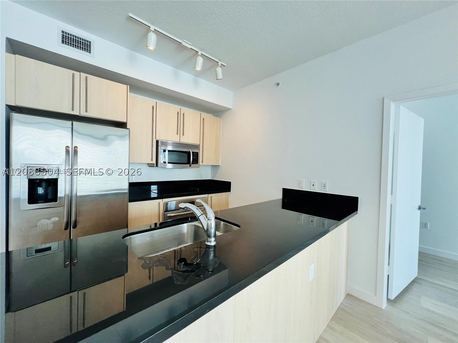 79 SW 12th St #2310-S, Miami FL 33130