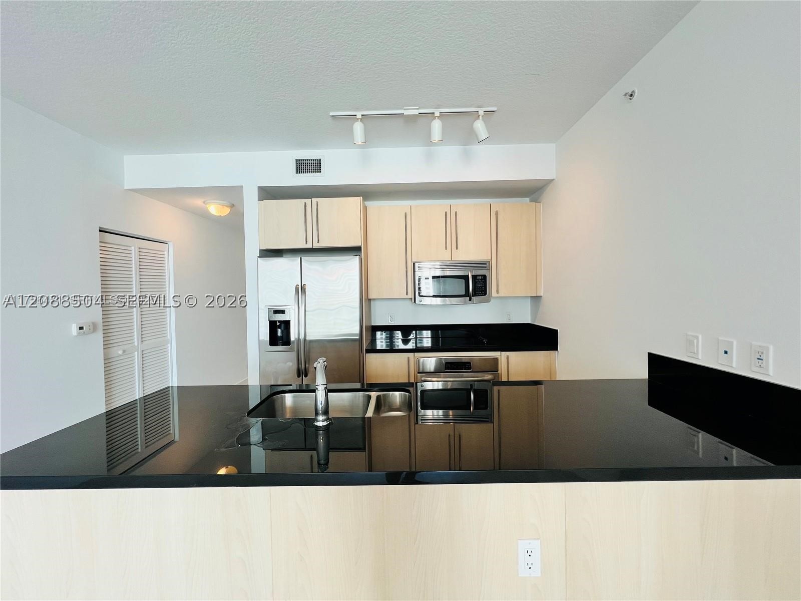 79 SW 12th St #2310-S, Miami FL 33130