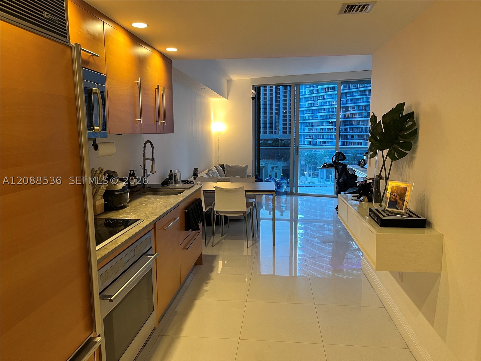 465 Brickell Ave #804, Miami FL 33131