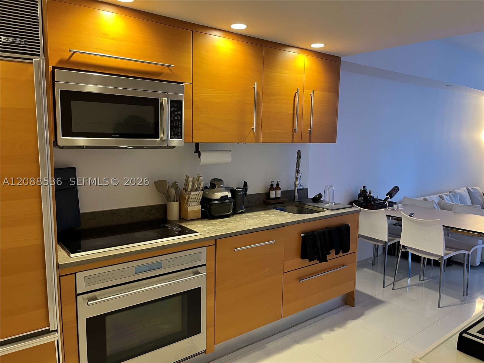 465 Brickell Ave #804, Miami FL 33131