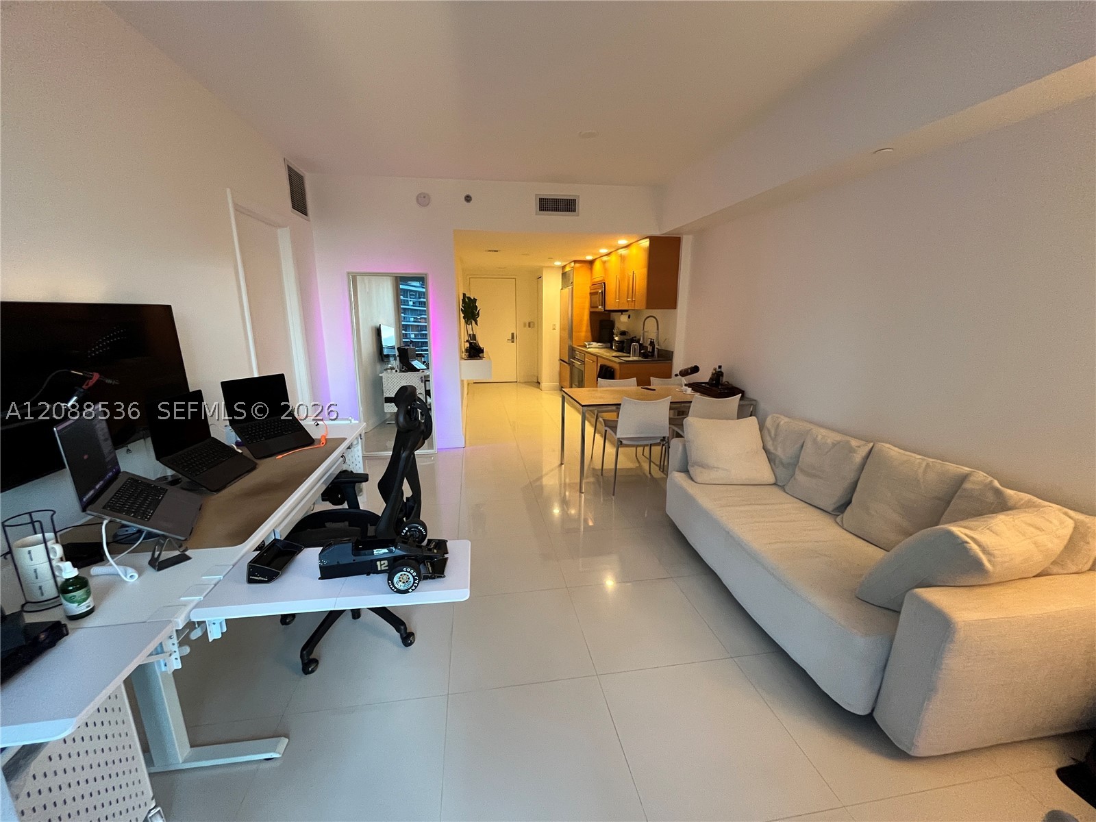 465 Brickell Ave #804, Miami FL 33131