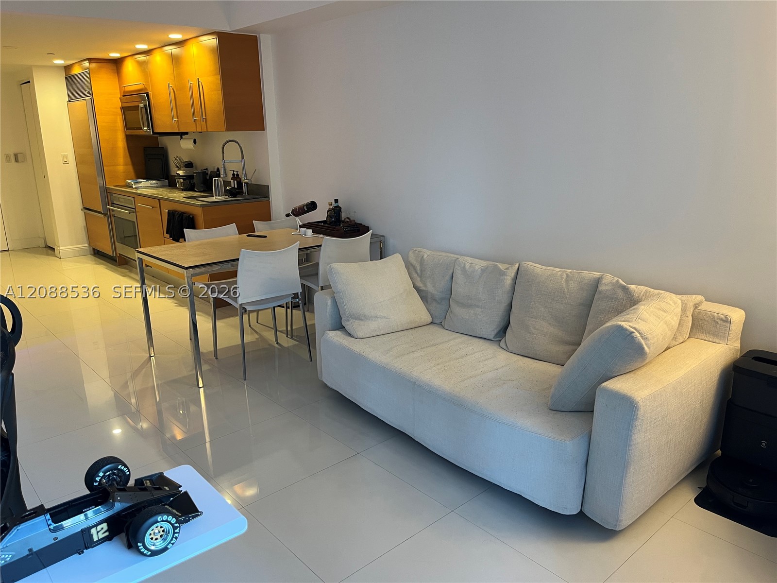 465 Brickell Ave #804, Miami FL 33131