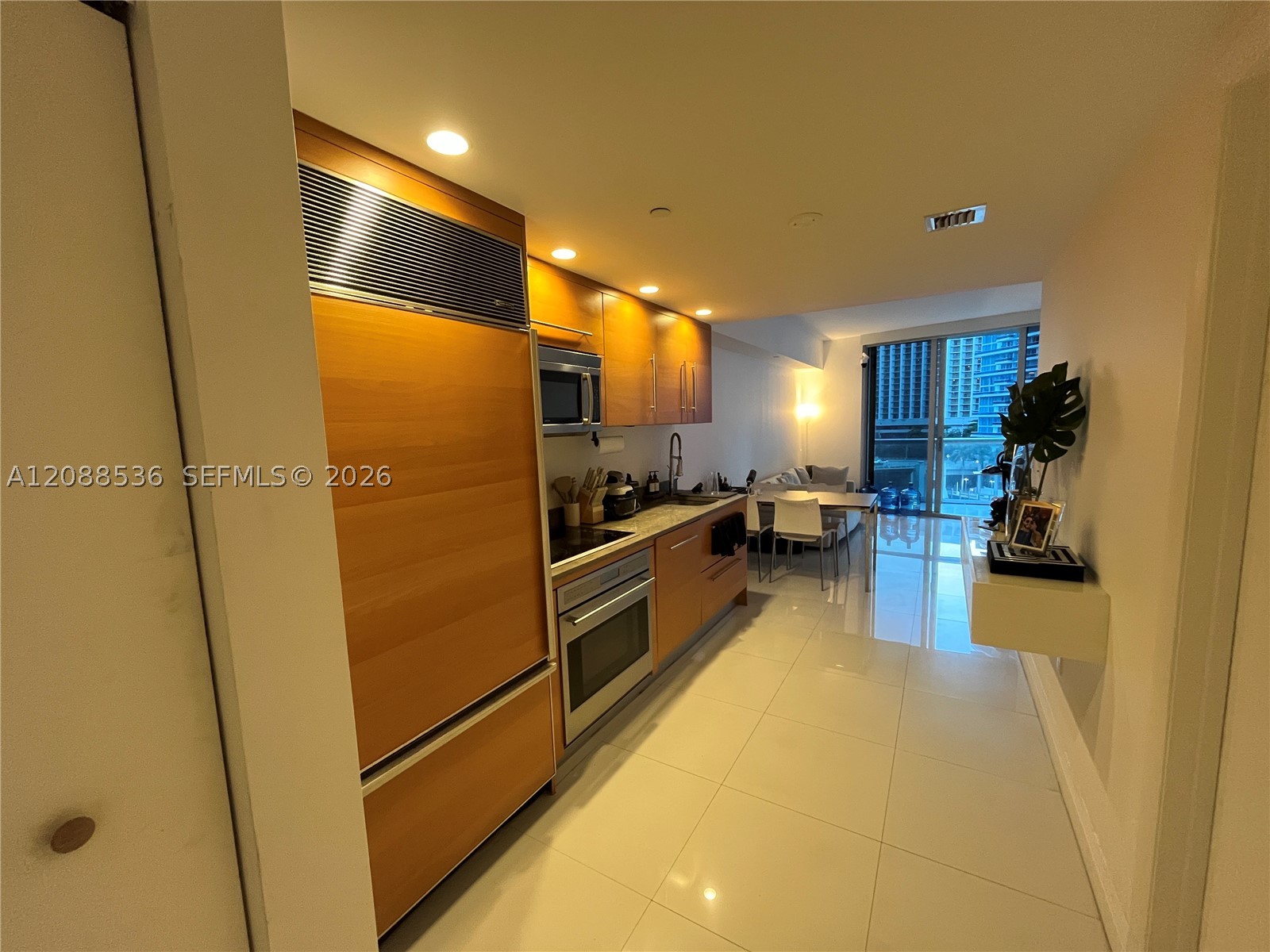 465 Brickell Ave #804, Miami FL 33131