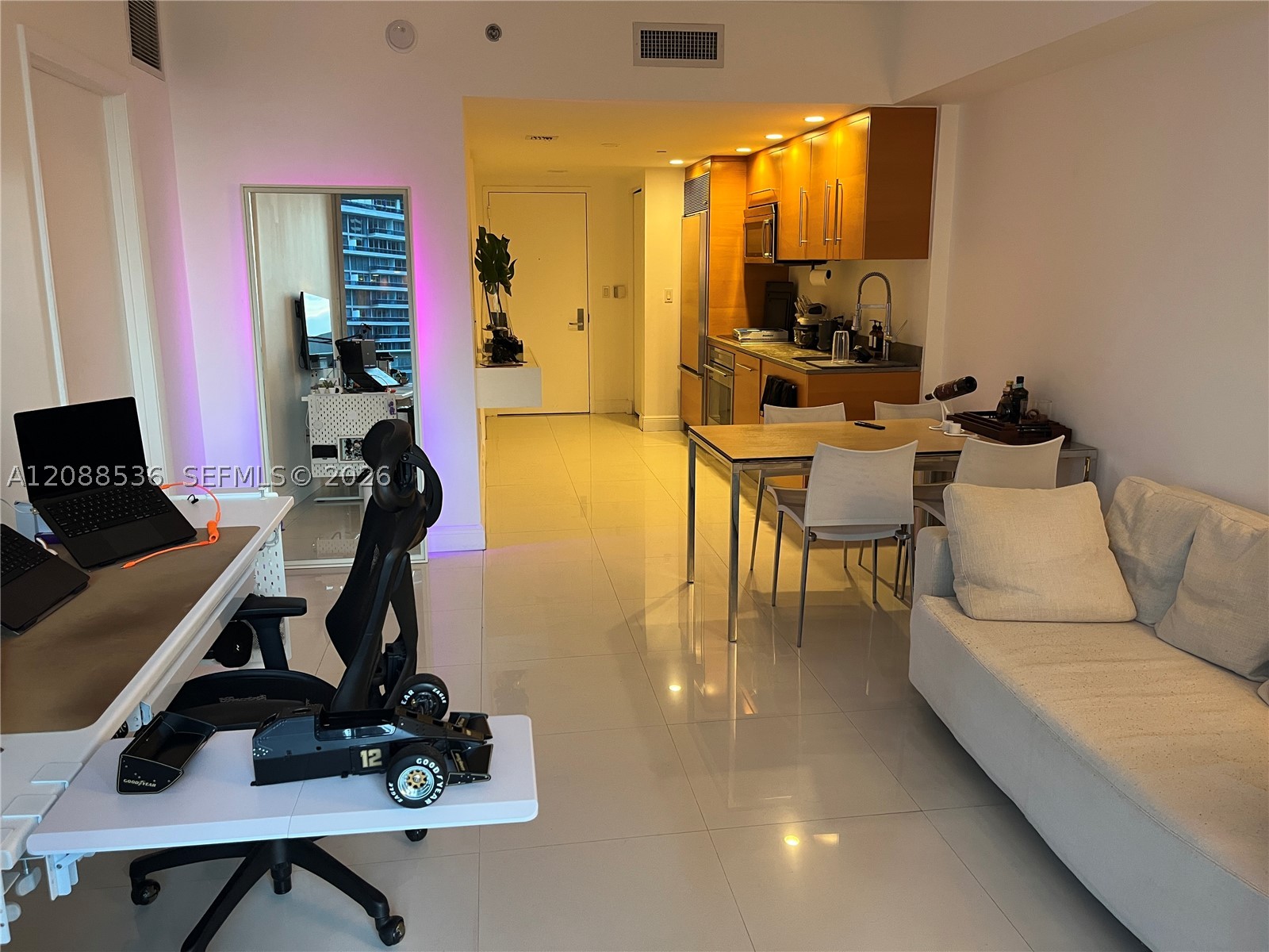 465 Brickell Ave #804, Miami FL 33131