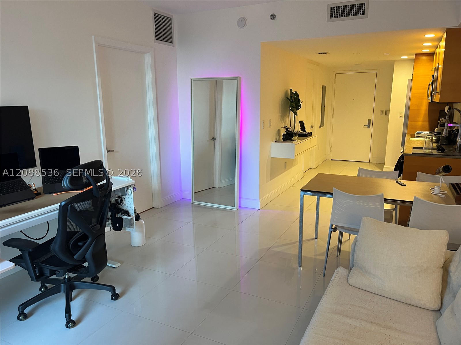 465 Brickell Ave #804, Miami FL 33131