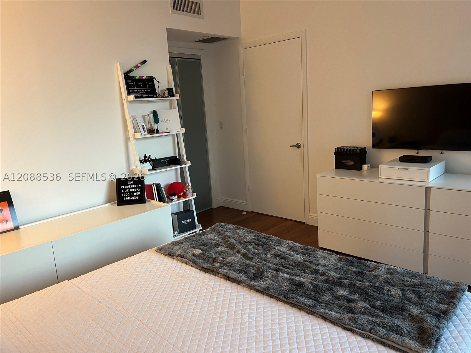 465 Brickell Ave #804, Miami FL 33131