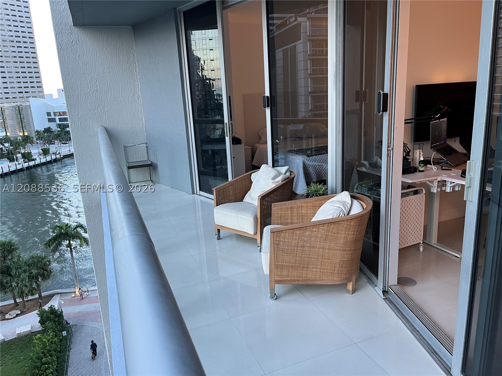 465 Brickell Ave #804, Miami FL 33131