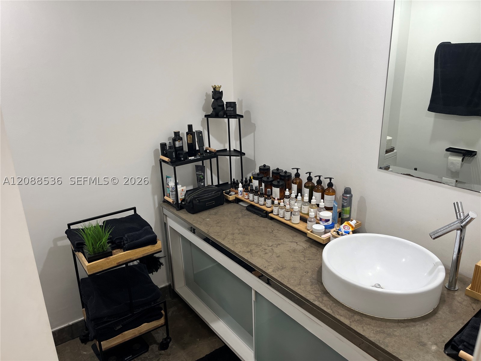 465 Brickell Ave #804, Miami FL 33131