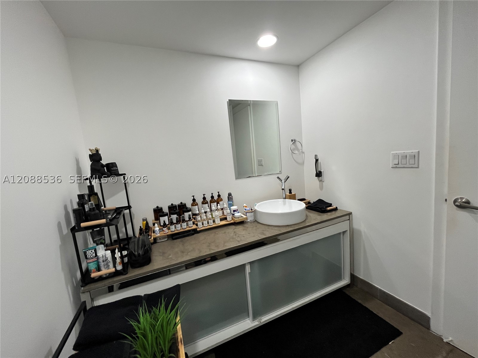 465 Brickell Ave #804, Miami FL 33131