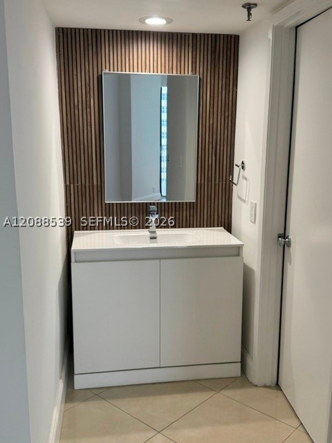 520 Brickell Key Dr #A1401, Miami FL 33131