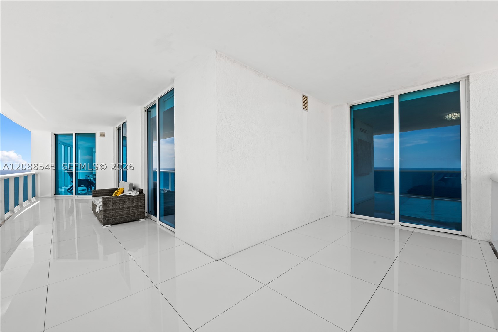2711 S Ocean Dr #1902, Hollywood FL 33019