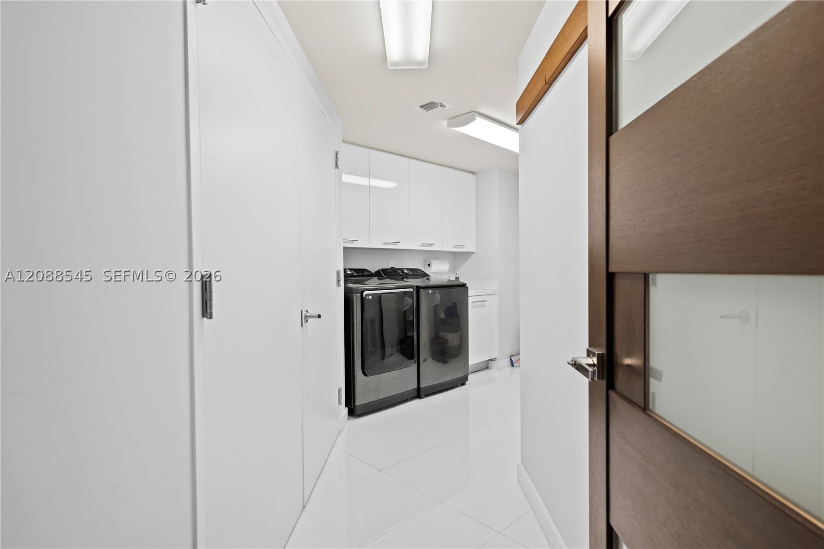 2711 S Ocean Dr #1902, Hollywood FL 33019