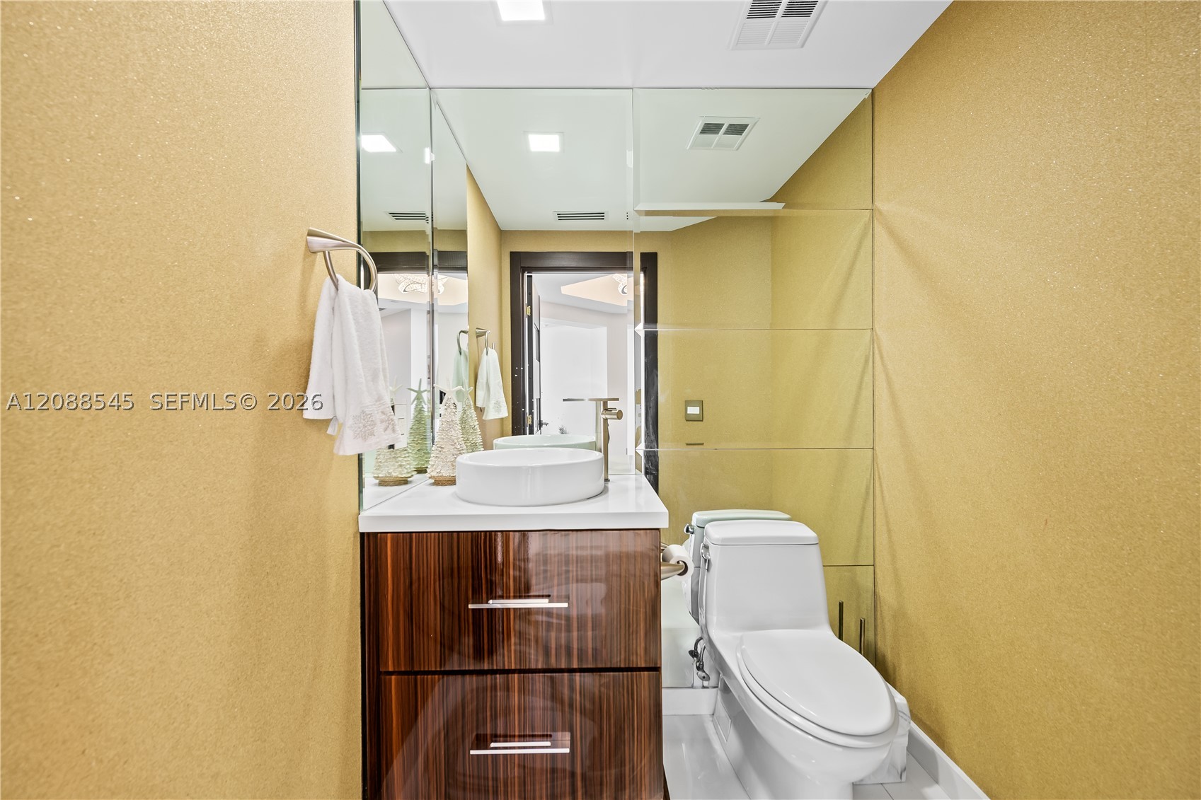 2711 S Ocean Dr #1902, Hollywood FL 33019