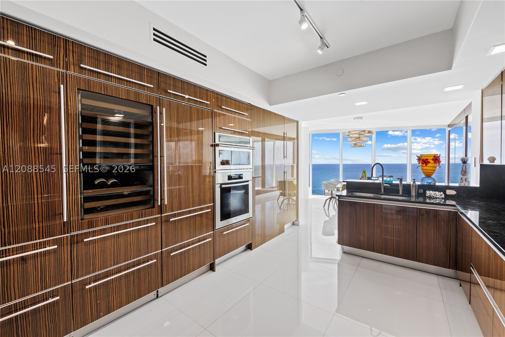 2711 S Ocean Dr #1902, Hollywood FL 33019