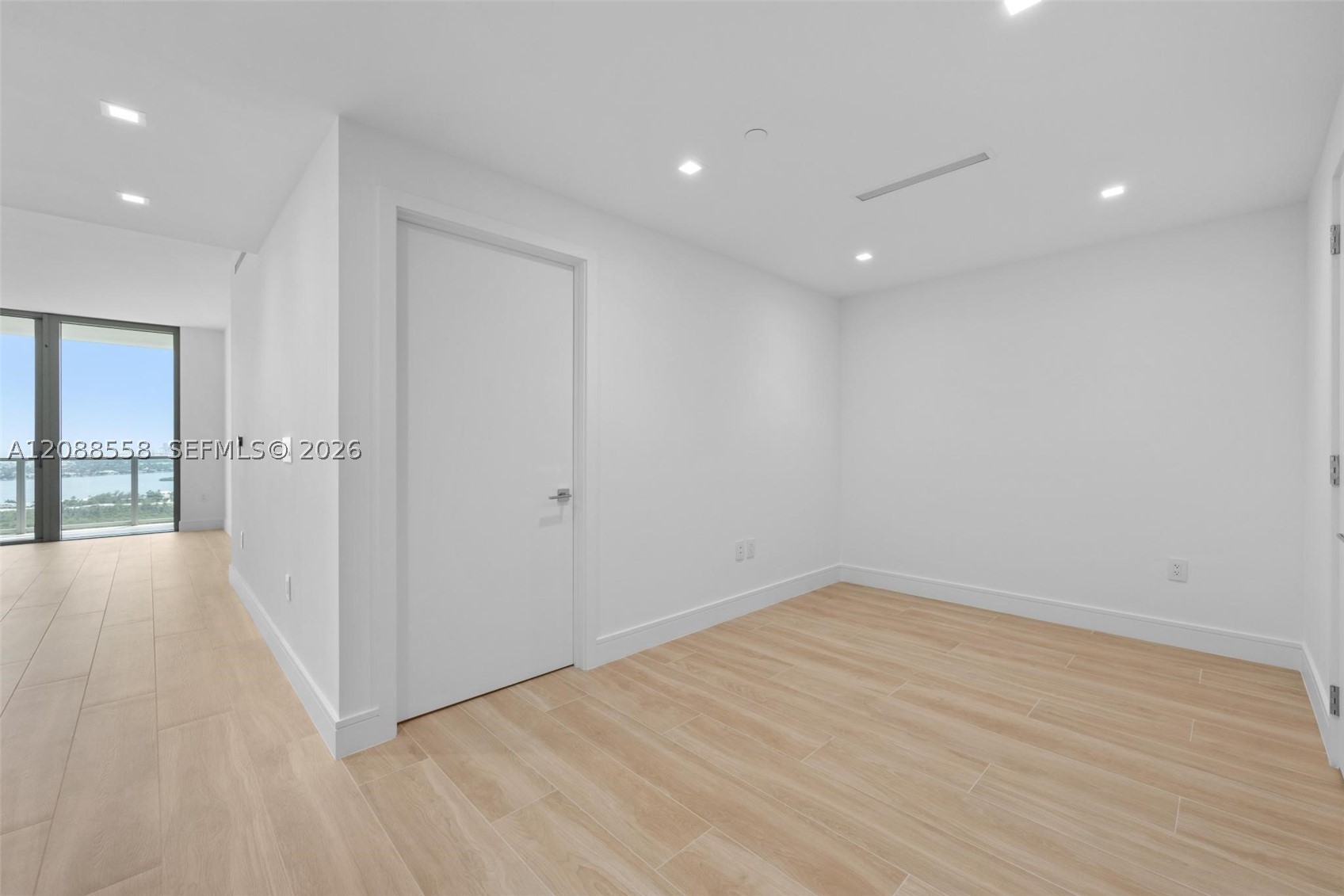 2411 Laguna Circle #2803, Miami FL 33181
