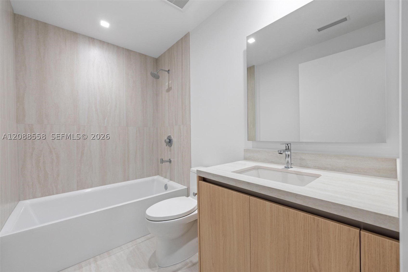 2411 Laguna Circle #2803, Miami FL 33181
