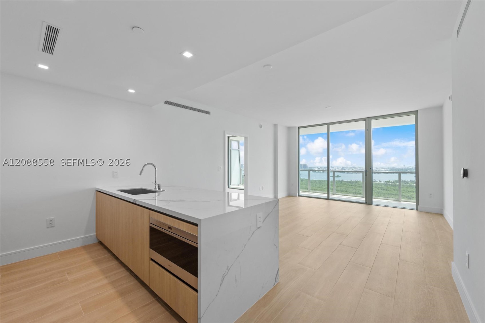 2411 Laguna Circle #2803, Miami FL 33181