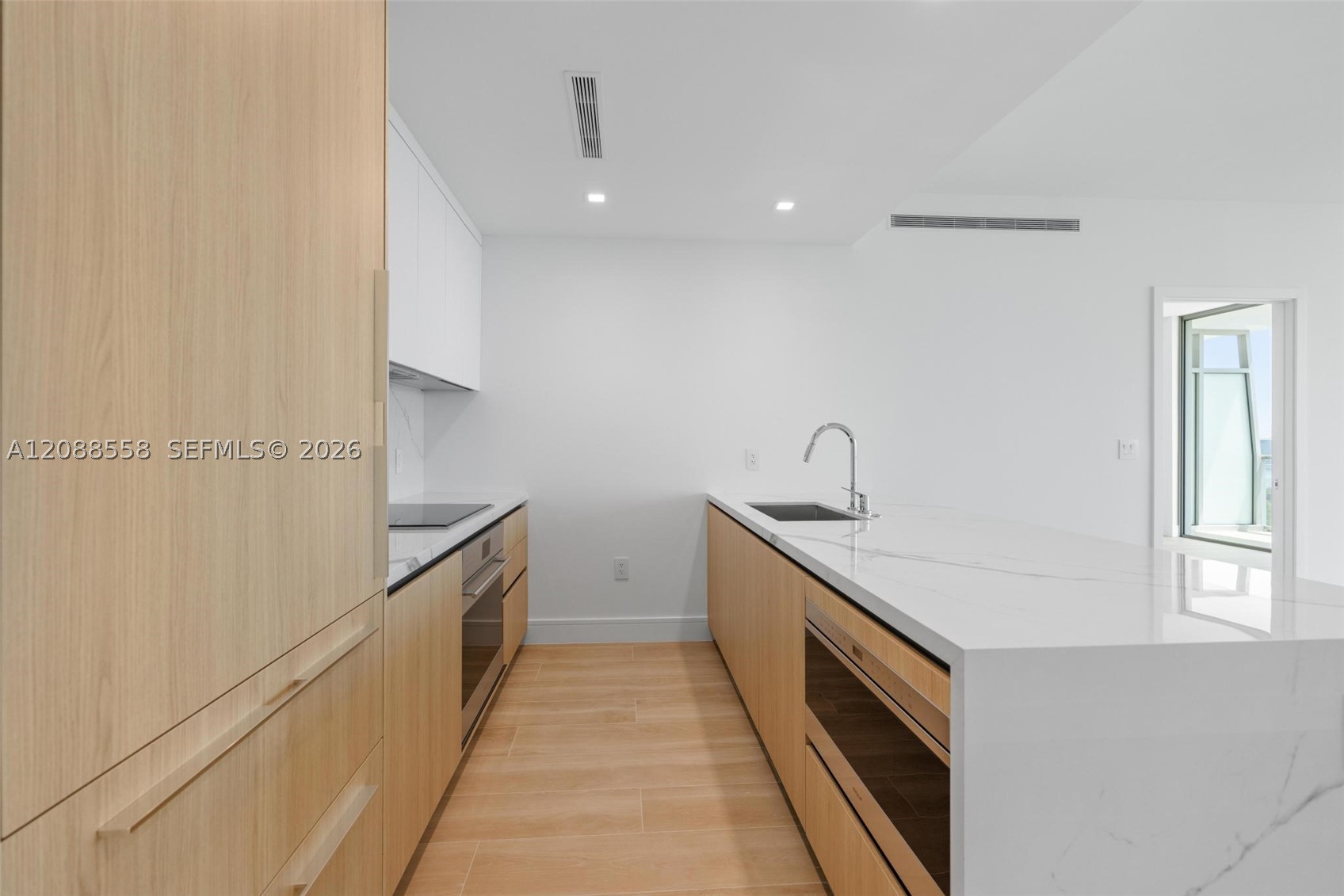 2411 Laguna Circle #2803, Miami FL 33181