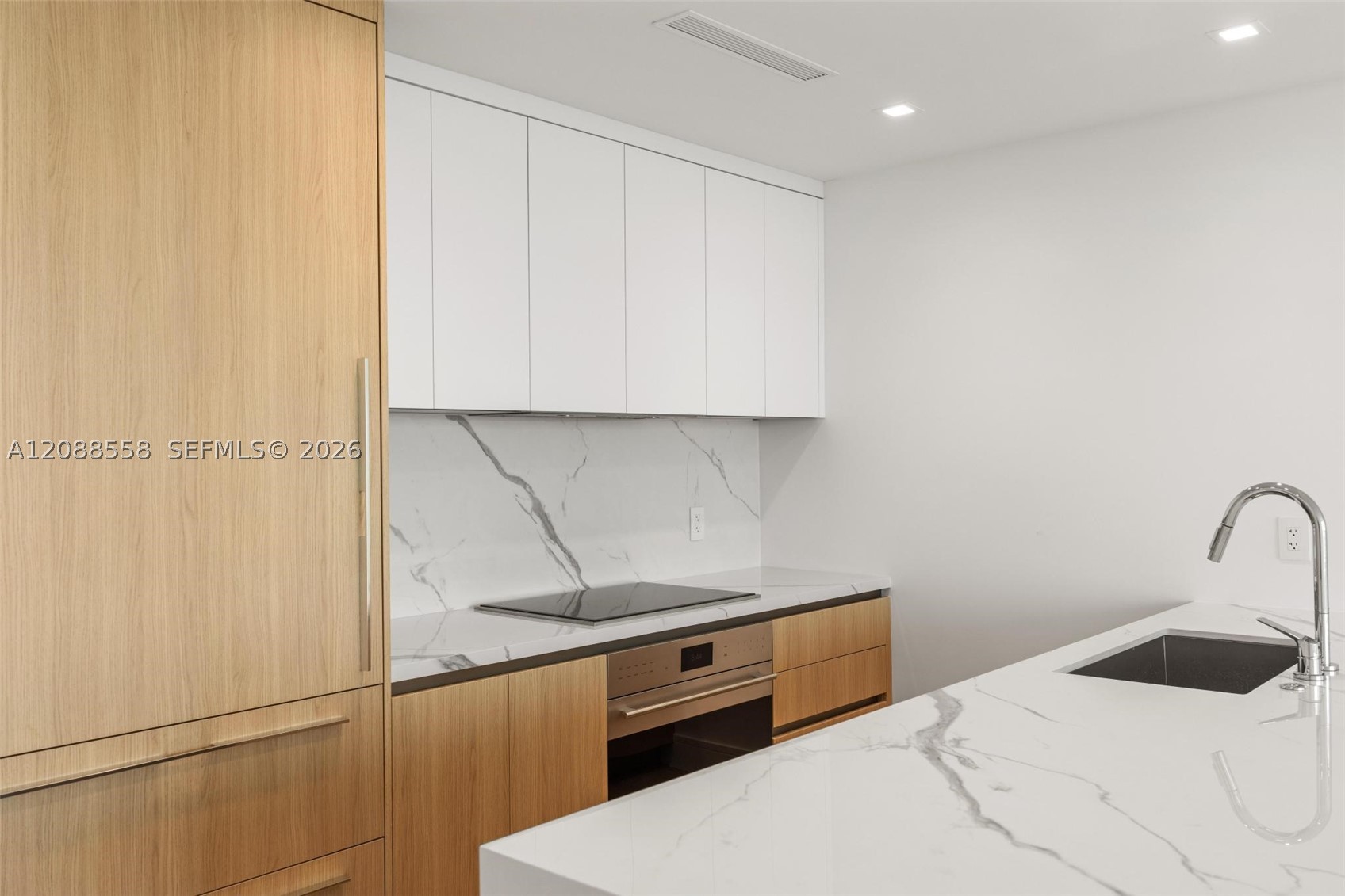 2411 Laguna Circle #2803, Miami FL 33181