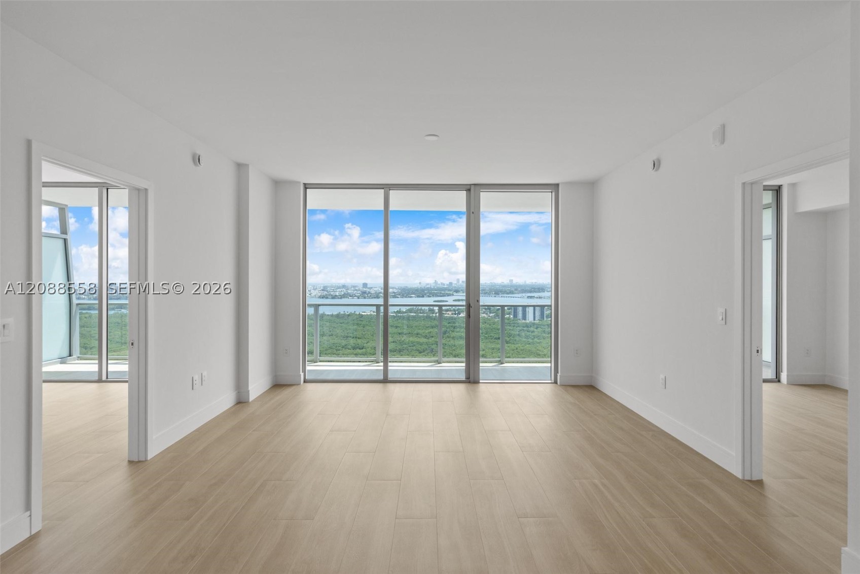 2411 Laguna Circle #2803, Miami FL 33181