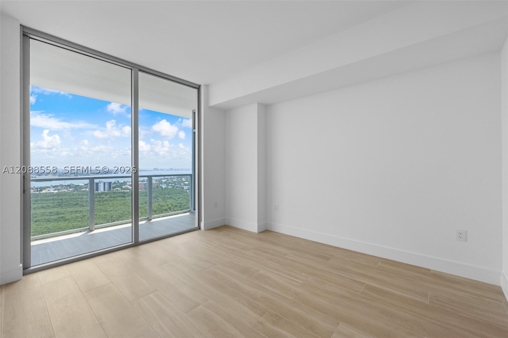 2411 Laguna Circle #2803, Miami FL 33181