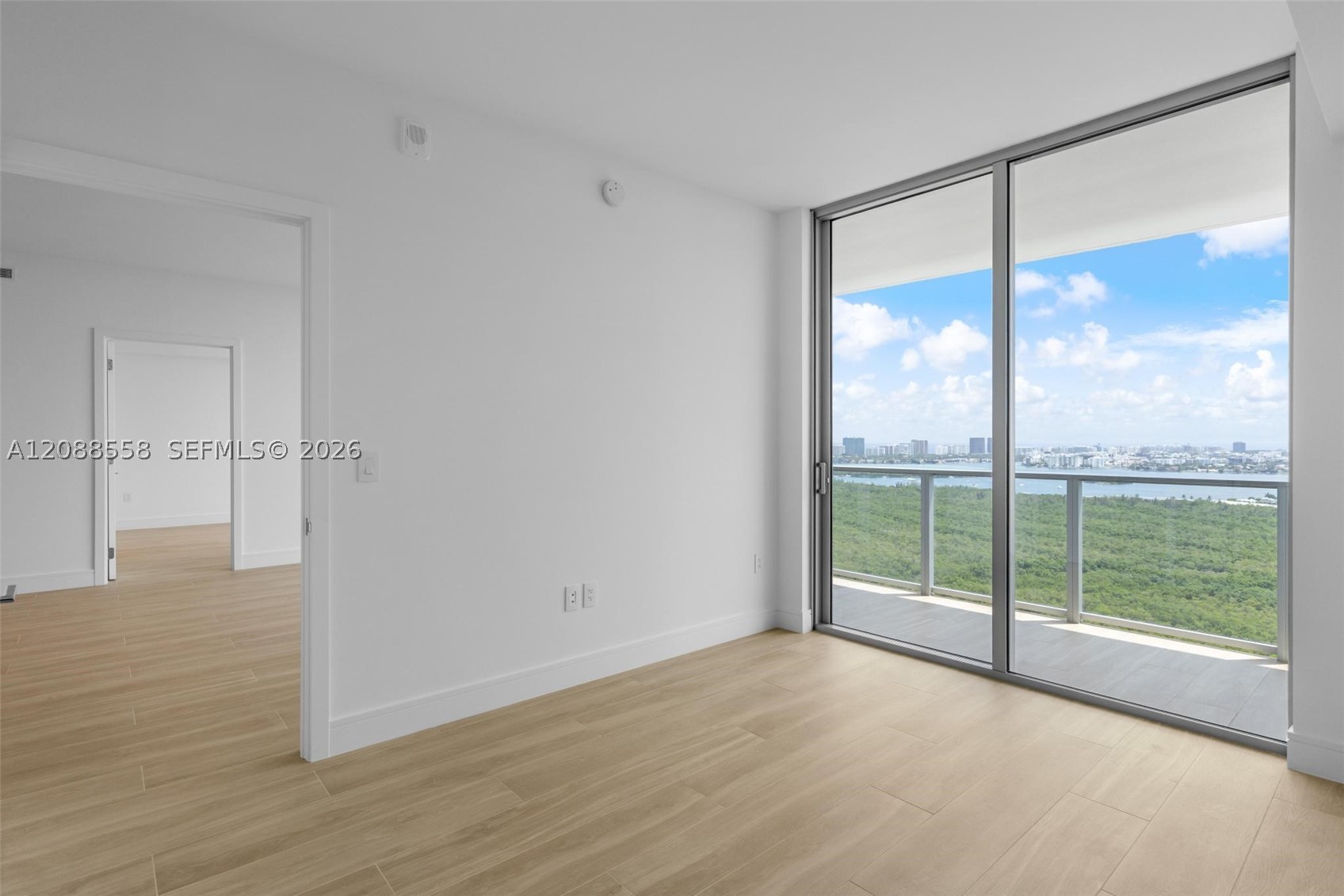 2411 Laguna Circle #2803, Miami FL 33181