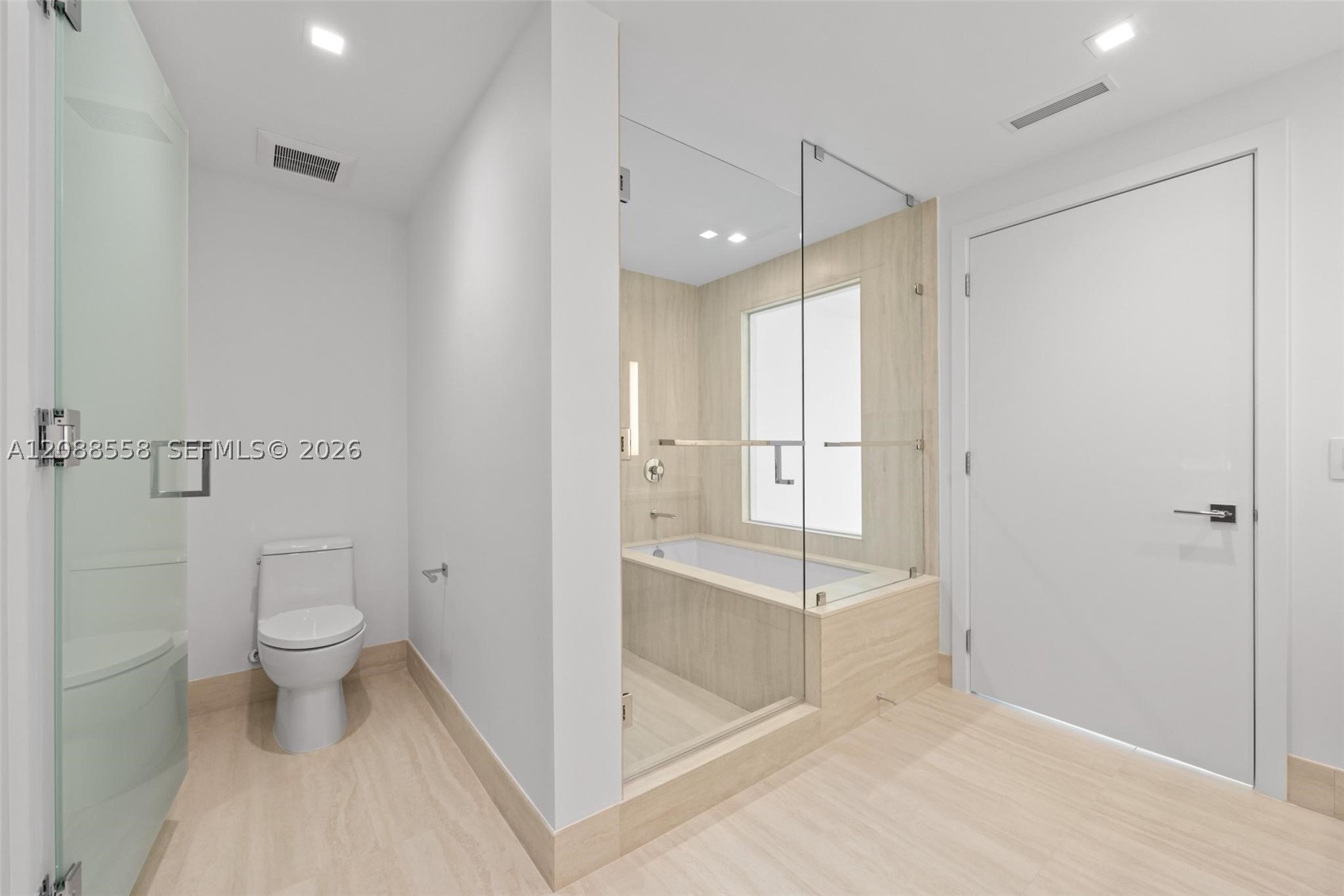 2411 Laguna Circle #2803, Miami FL 33181